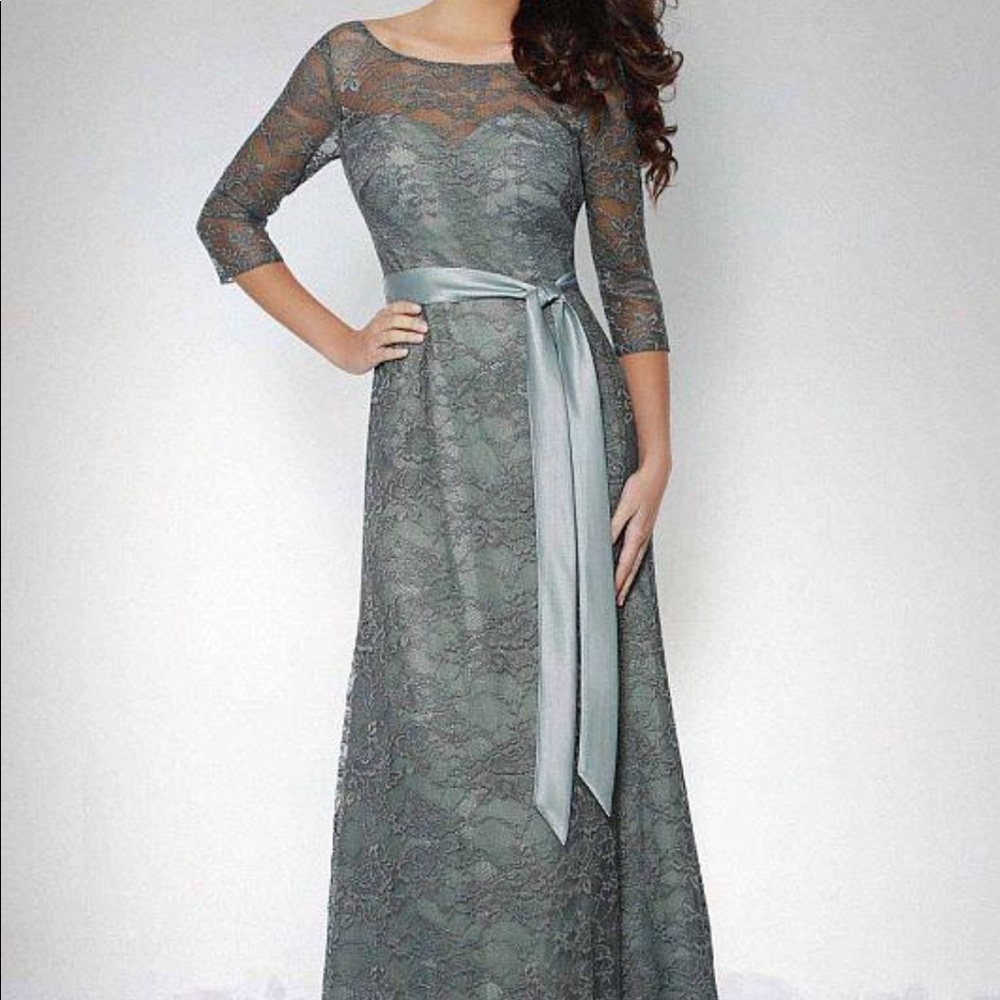 Ivory/champagne size 18 style 18